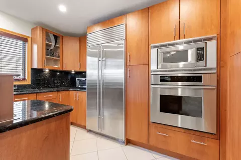 Kitchen - 1580 Webster Ln, Des Plaines, IL 60018 photo 5 of 6