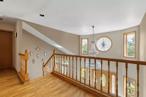 Entry Way - 1580 Webster Ln, Des Plaines, IL 60018 photo 4 of 6