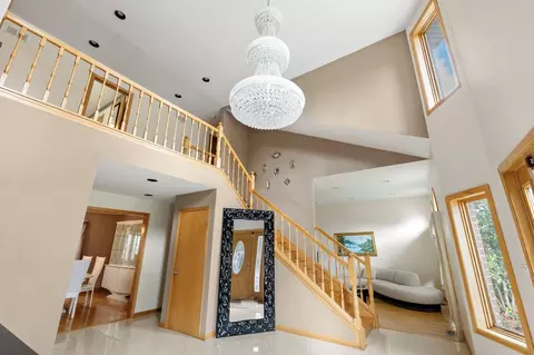 Entry Way - 1580 Webster Ln, Des Plaines, IL 60018 photo 6 of 6