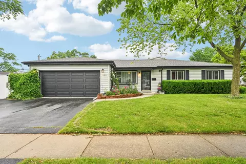 1122 S Sprucewood Dr, Mount Prospect, IL 60056
