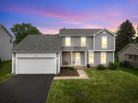 307 Valley Rd, North Aurora, IL 60542
