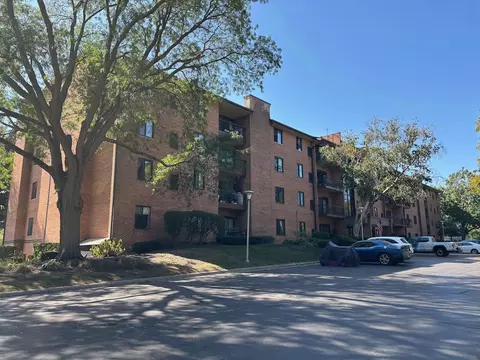 709 79th St #403, Darien, IL 60561
