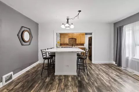 Dining - 956 S Elm Ave, Kankakee, IL 60901 photo 1 of 1