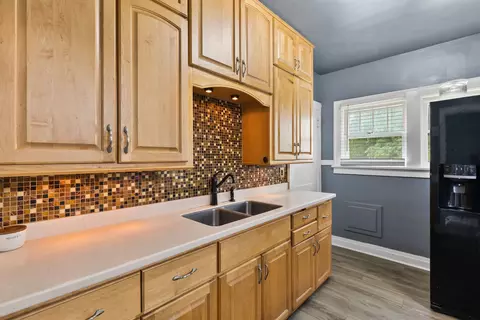 Kitchen - 956 S Elm Ave, Kankakee, IL 60901 photo 2 of 2