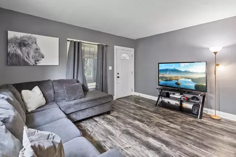 Living - 956 S Elm Ave, Kankakee, IL 60901 photo 1 of 1
