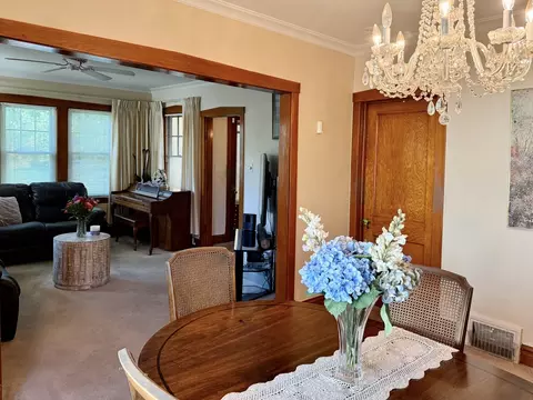 Dining - 98 Northgate Rd, Riverside, IL 60546 photo 2 of 2