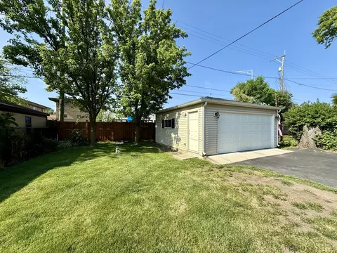 Exterior - 98 Northgate Rd, Riverside, IL 60546 photo 8 of 10
