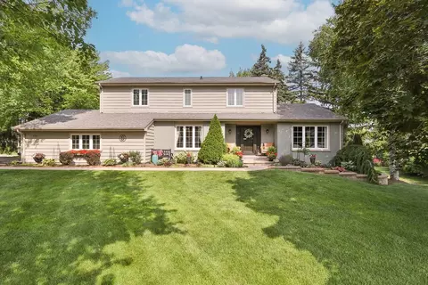110 Tudor Dr, Barrington, IL 60010