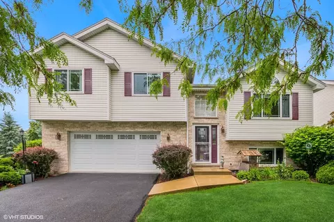 16501 W Montauk Dr, Lockport, IL 60441