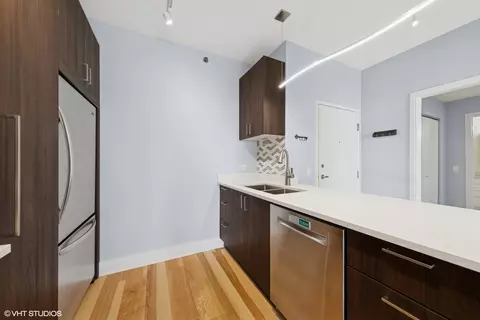 Kitchen - 8 E Randolph St #3203, Chicago, IL 60601 photo 2 of 2
