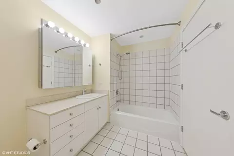 Bath - 8 E Randolph St #3203, Chicago, IL 60601 photo 2 of 2