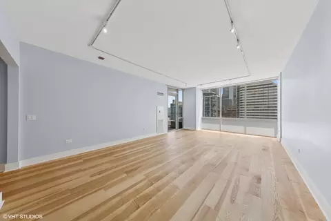 Living - 8 E Randolph St #3203, Chicago, IL 60601 photo 3 of 3