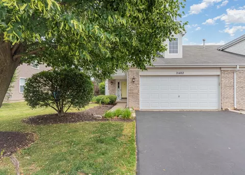 21402 Carlton St, Crest Hill, IL 60403