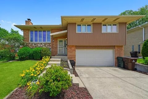 15325 Orchard Ln, Oak Forest, IL 60452