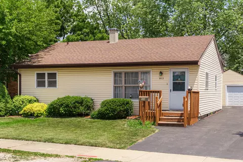913 Church Rd, Aurora, IL 60505
