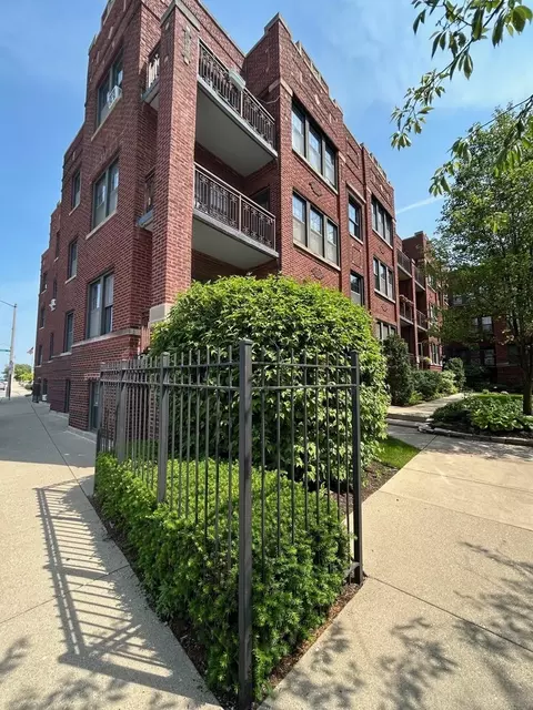 629 Garfield St #1N, Oak Park, IL 60304