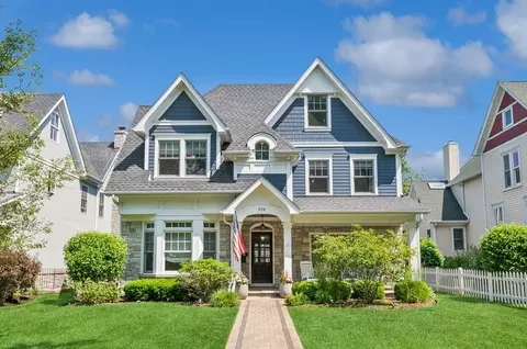 924 Linden Ave, Wilmette, IL 60091