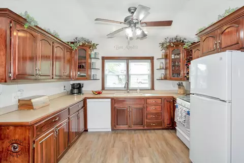 Kitchen - 3830 W 154th Pl, Markham, IL 60428 photo 1 of 1