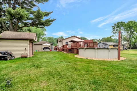 Exterior - 3830 W 154th Pl, Markham, IL 60428 photo 8 of 10