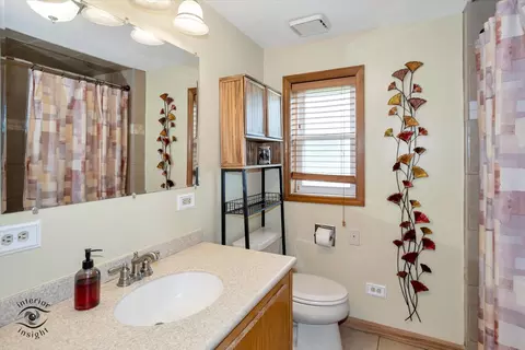 Bath - 3830 W 154th Pl, Markham, IL 60428 photo 1 of 1