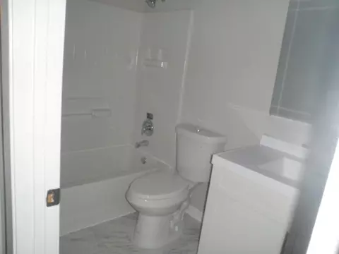Bath - 415 Palmor Dr, Ottawa, IL 61350 photo 1 of 2