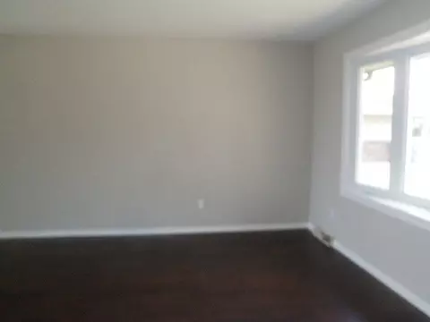 Living - 415 Palmor Dr, Ottawa, IL 61350 photo 1 of 1