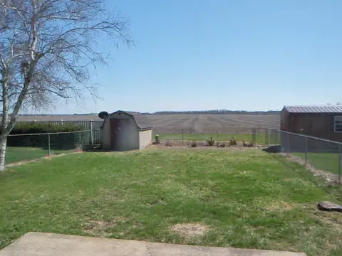 Exterior - 415 Palmor Dr, Ottawa, IL 61350 photo 2 of 2