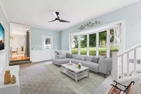 Living - 220 Elm St, Wheaton, IL 60189 photo 4 of 5