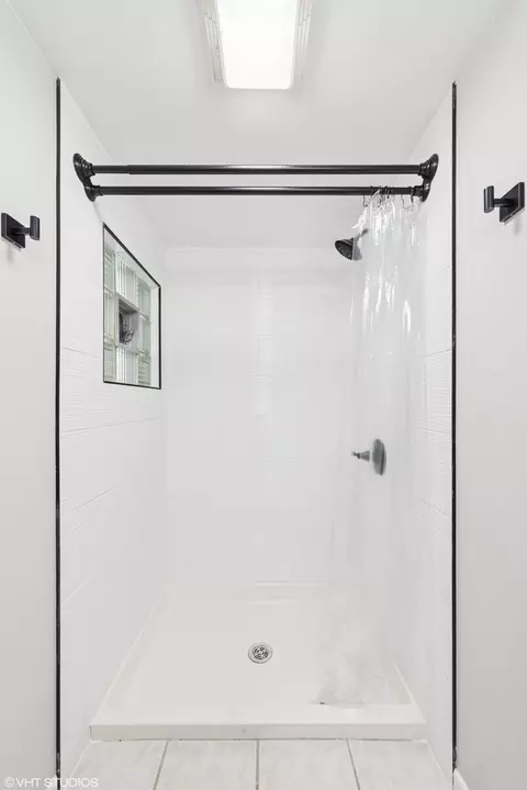 Bath - 220 Elm St, Wheaton, IL 60189 photo 3 of 6
