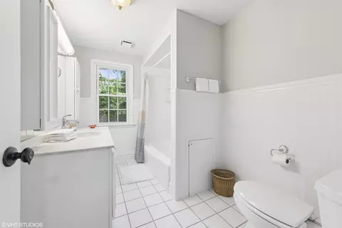 Bath - 220 Elm St, Wheaton, IL 60189 photo 5 of 6