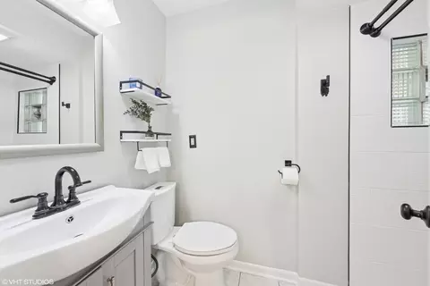 Bath - 220 Elm St, Wheaton, IL 60189 photo 2 of 6
