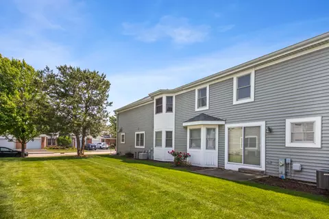 Exterior - 257 Eclipse Dr #257, Carol Stream, IL 60188 photo 3 of 3