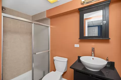 Bath - 257 Eclipse Dr #257, Carol Stream, IL 60188 photo 3 of 3