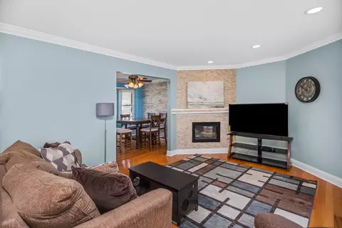 Living - 257 Eclipse Dr #257, Carol Stream, IL 60188 photo 1 of 1