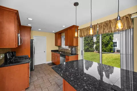 Kitchen - 257 Eclipse Dr #257, Carol Stream, IL 60188 photo 1 of 2