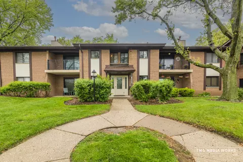 8212 Anchor Dr #501, Woodridge, IL 60517
