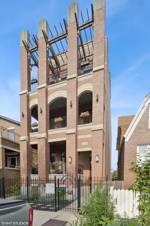 3252 N California Ave #2, Chicago, IL 60618