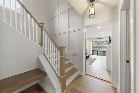 Entry Way - 523 Kipling Ct, Wheaton, IL 60187 photo 3 of 4