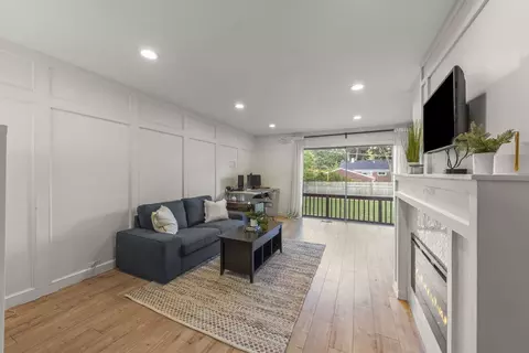 Living - 523 Kipling Ct, Wheaton, IL 60187 photo 2 of 2
