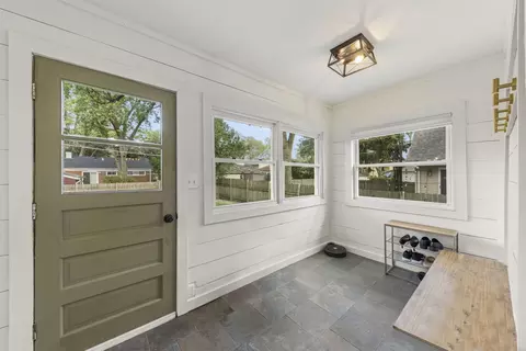 Entry Way - 523 Kipling Ct, Wheaton, IL 60187 photo 1 of 4