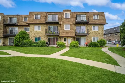 9423 Bay Colony Dr #3N, Des Plaines, IL 60016