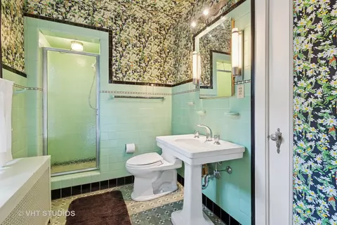 Bath - 822 Clinton Pl, Evanston, IL 60201 photo 3 of 4