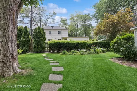 Exterior - 822 Clinton Pl, Evanston, IL 60201 photo 3 of 6