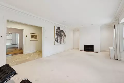 Living - 822 Clinton Pl, Evanston, IL 60201 photo 2 of 3