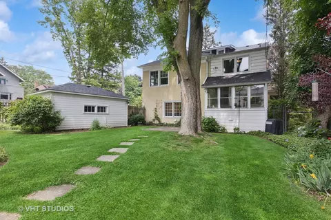 Exterior - 822 Clinton Pl, Evanston, IL 60201 photo 4 of 6