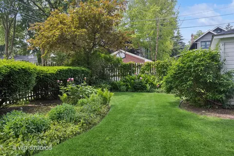 Exterior - 822 Clinton Pl, Evanston, IL 60201 photo 5 of 6