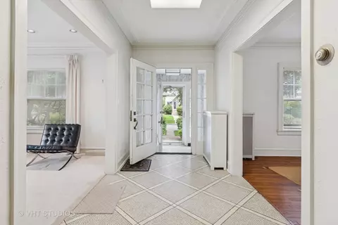 Entry Way - 822 Clinton Pl, Evanston, IL 60201 photo 2 of 2