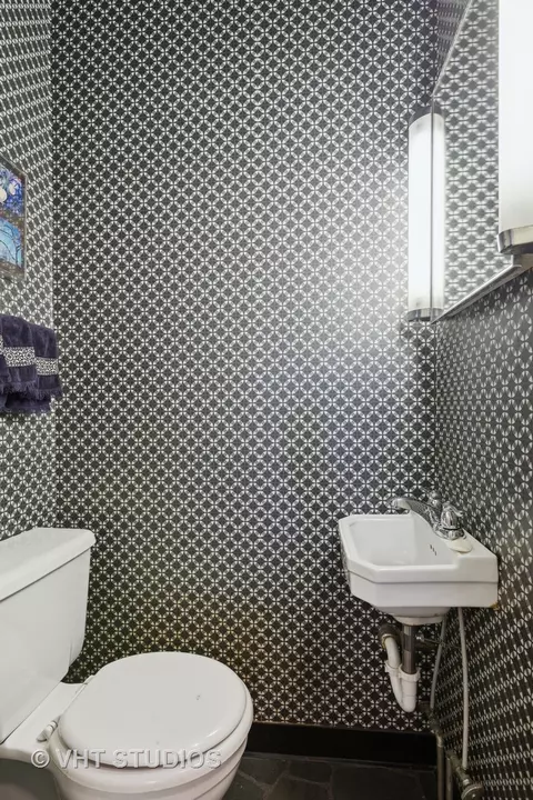 Bath - 822 Clinton Pl, Evanston, IL 60201 photo 1 of 4