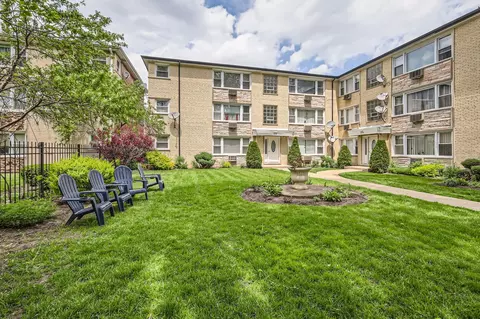 8712 W Berwyn Ave #3W, Chicago, IL 60656