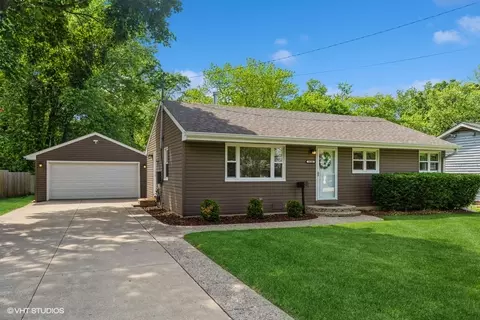 30300 N East End Ave, Libertyville, IL 60048